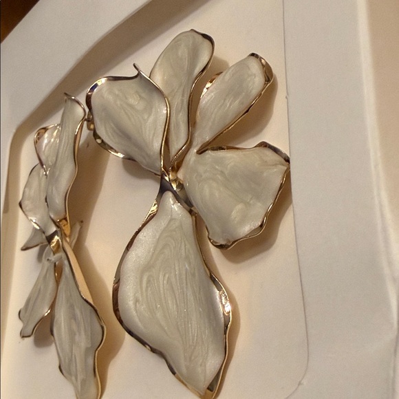 Zara Enameled Metal Fan Earrings Bloggers Fav, Gold Trim New in Box! NIB - Picture 4 of 9